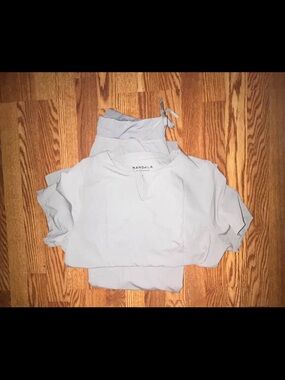 Mandala Women's Light Gray Relaxed Pullover Sweatshirt